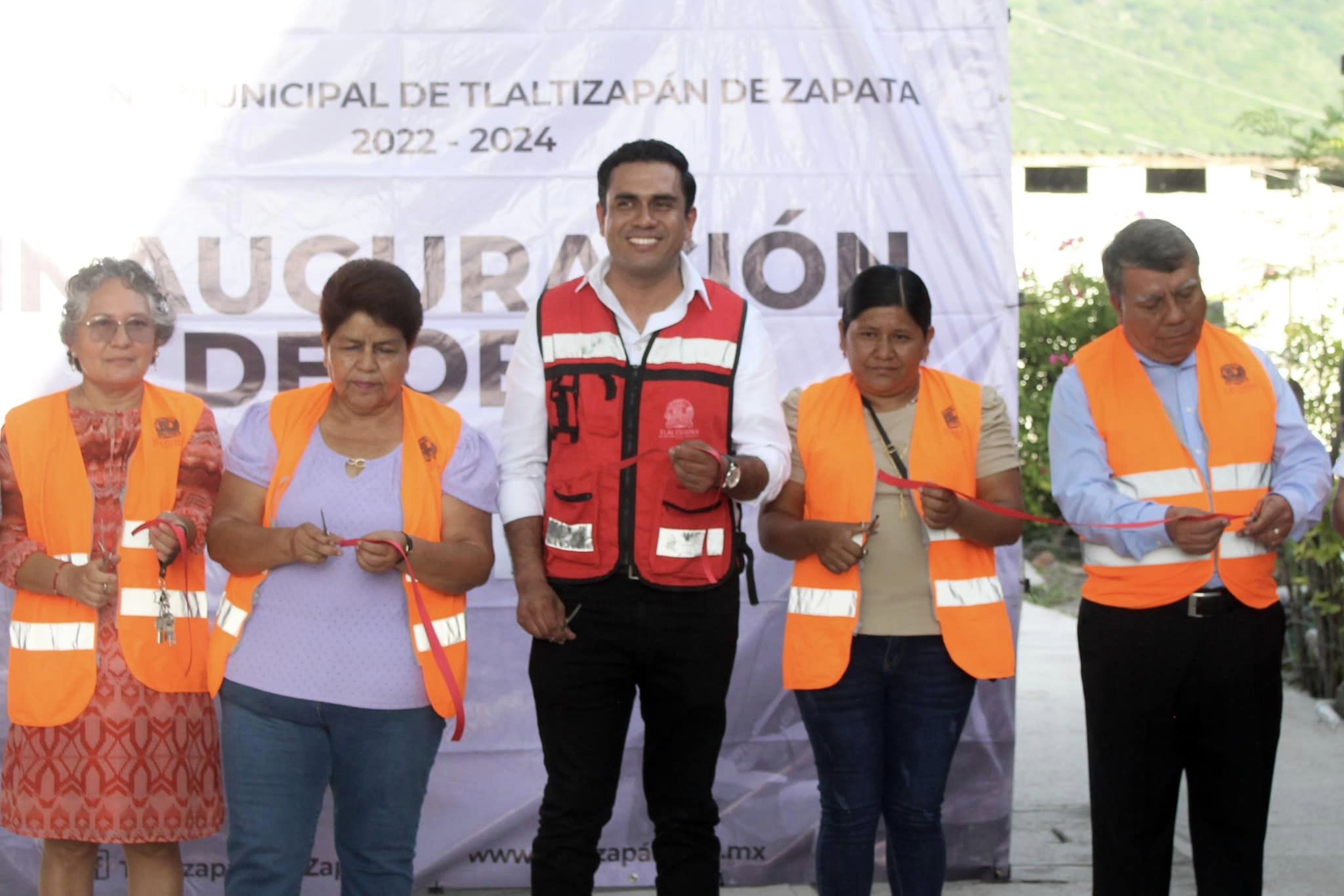 GABRIEL MORENO BRUNO INAUGURA OBRA DE PAVIMENTACIÓN EN LA COMUNIDAD DE HUATECALCO